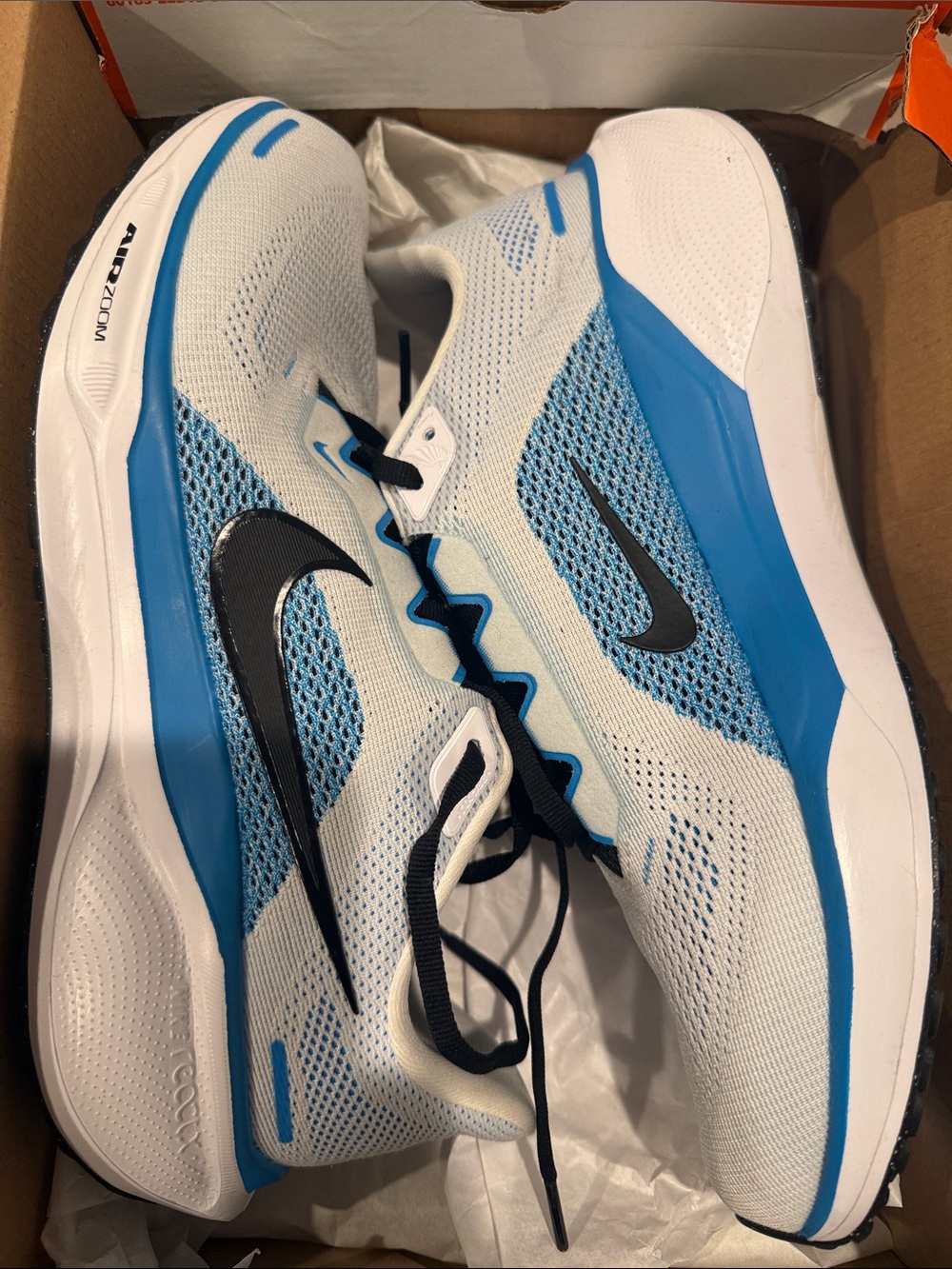 Nike Men’s White & Blue Athletic Sneakers with Black Swoosh